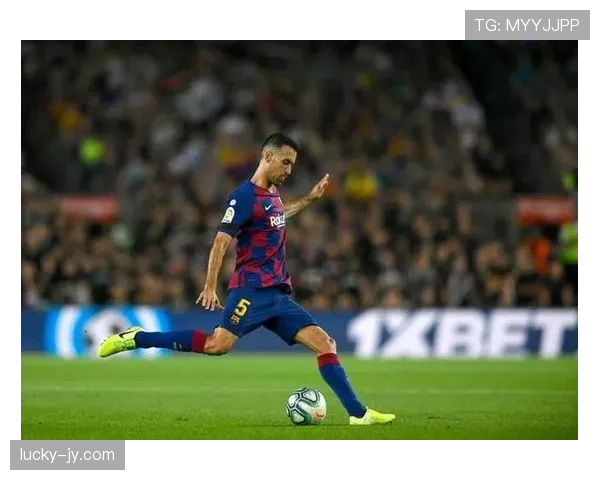 德容与布斯克茨后腰战术理解与执行的核心差异解析